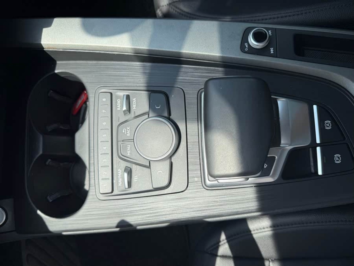 奧迪 奧迪A4L  2019款 40 TFSI 進(jìn)取型 國VI圖片
