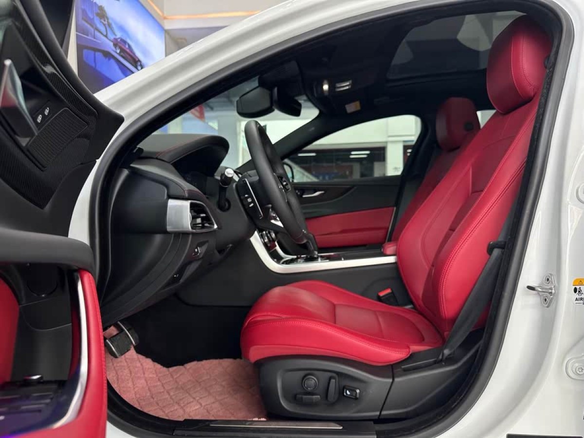 捷豹 XEL  2021款 2.0T 250PS 曜黑運(yùn)動(dòng)版圖片