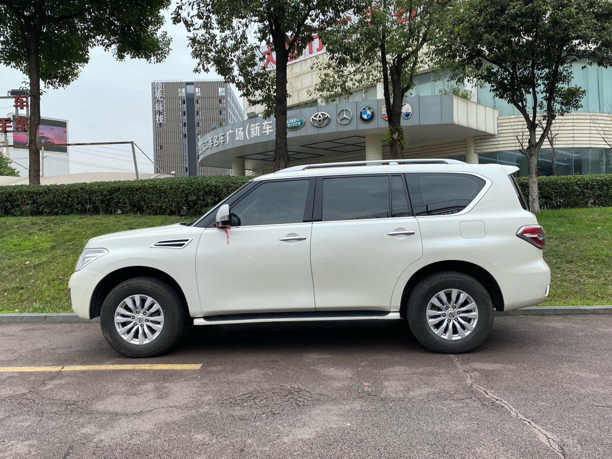 日產(chǎn) 途樂(lè)  2018款 4.0L 鉑金型圖片