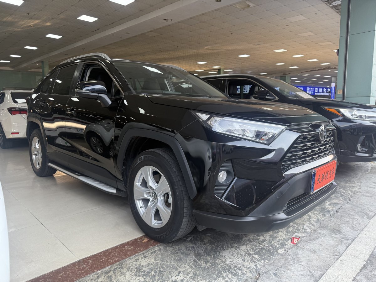 豐田 RAV4  2018款 榮放 2.0L CVT兩驅(qū)都市版圖片