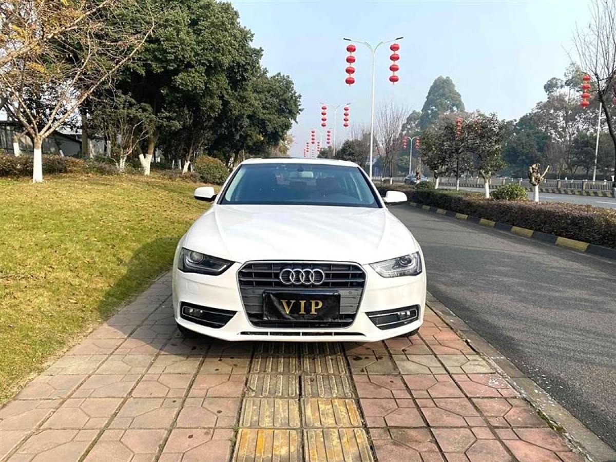 2014年9月奧迪 奧迪A4L  2015款 35 TFSI 自動(dòng)標(biāo)準(zhǔn)型