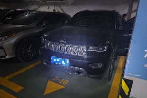 大切諾基 Jeep 3.0L 專業(yè)導(dǎo)航版