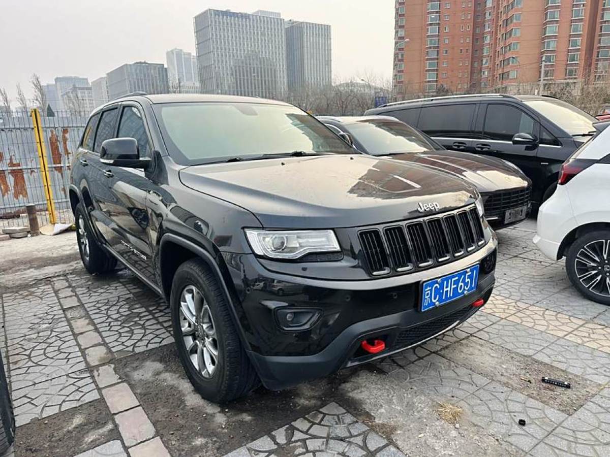 2014年8月Jeep 大切諾基  2014款 3.0L 舒享導(dǎo)航版