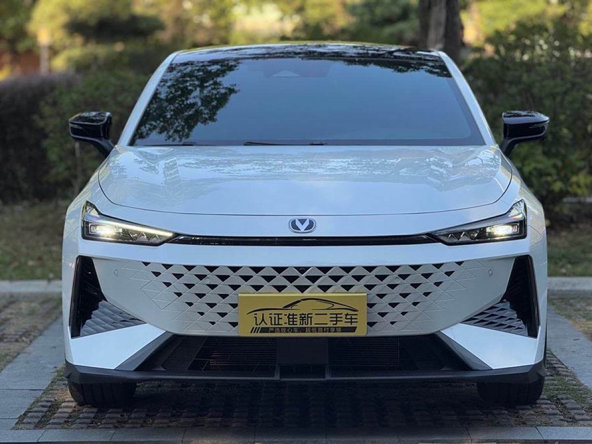 長(zhǎng)安 長(zhǎng)安UNI-V  2024款 1.5T 尊貴型圖片