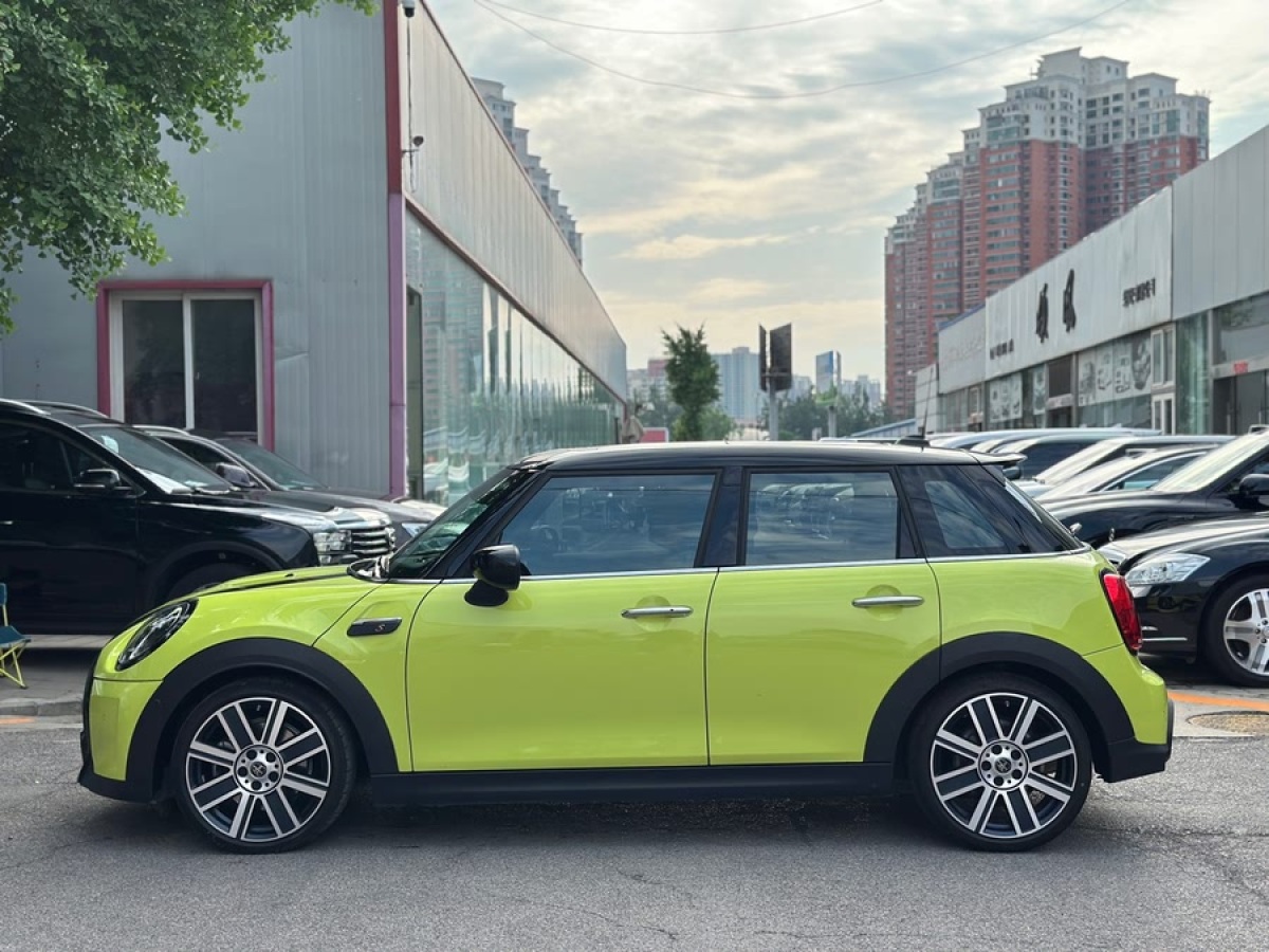 MINI MINI  2022款 改款 2.0T COOPER S 藝術(shù)家 五門版圖片