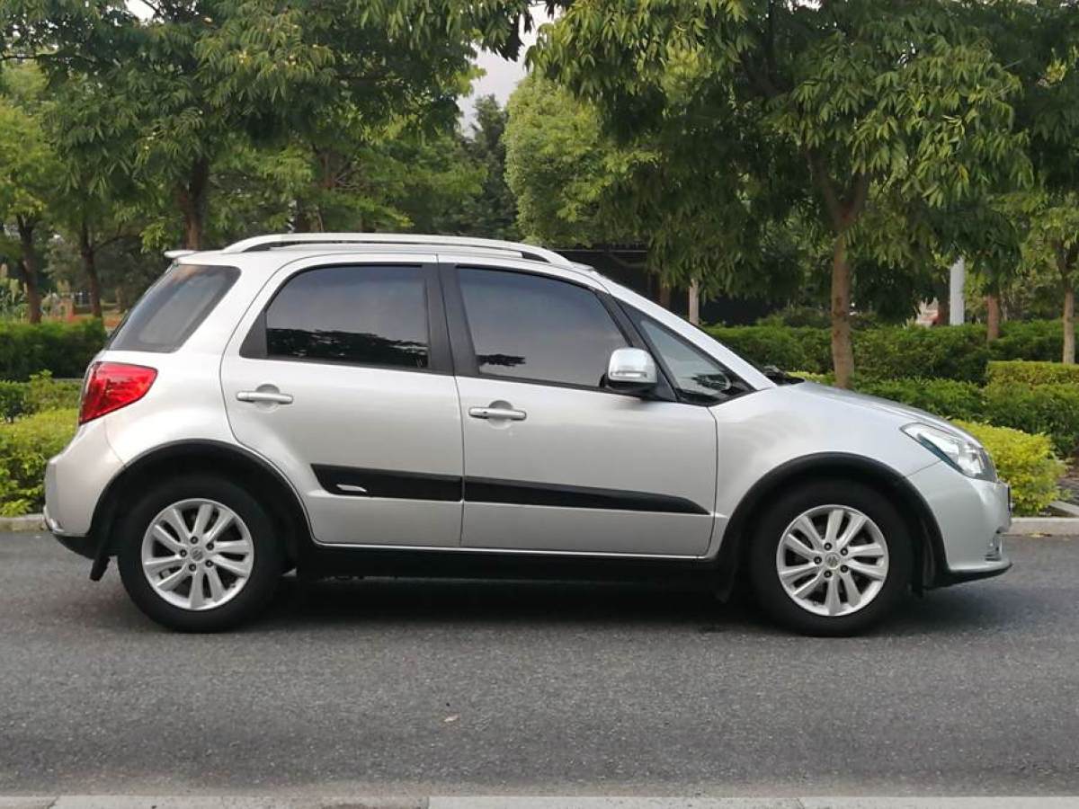 2013年10月鈴木 天語 SX4  2013款 酷銳 1.6L 自動運(yùn)動型