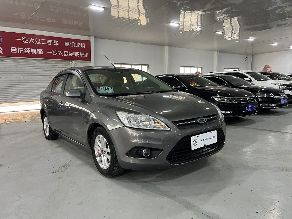 福特 ?？怂? 2013款 三廂經(jīng)典 1.8L 手動基本型圖片