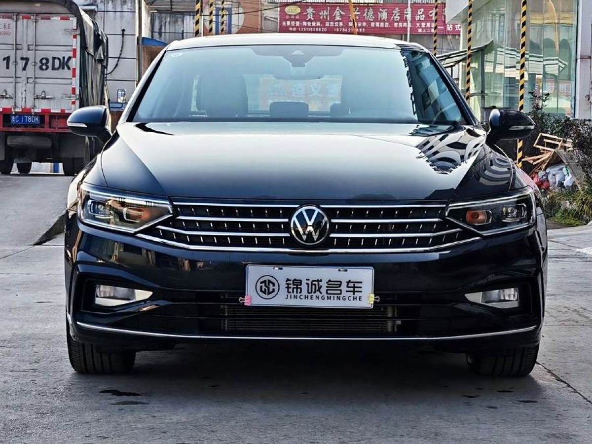 大眾 邁騰  2023款 200萬輛紀念版 330TSI DSG領(lǐng)先型圖片