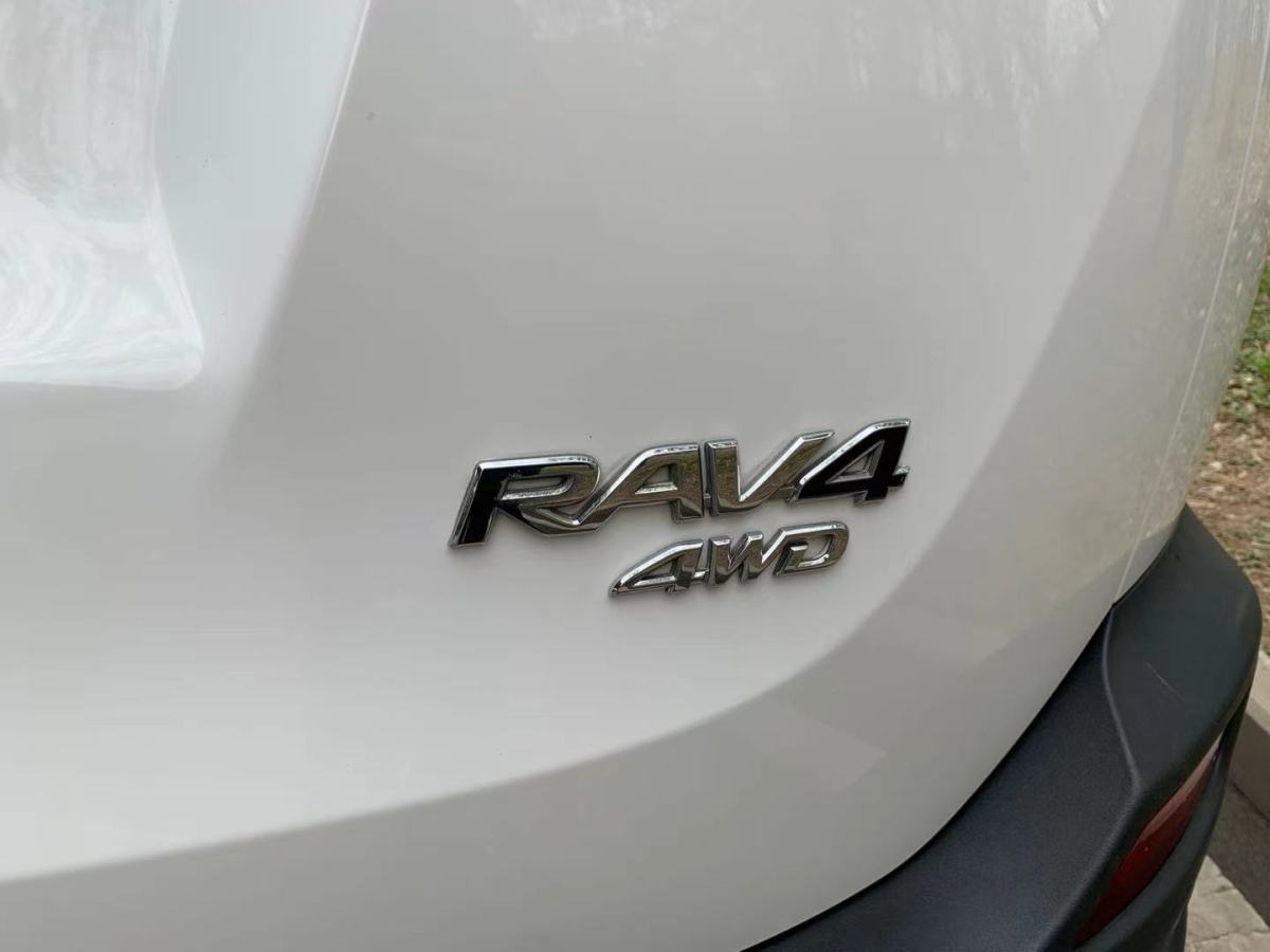 2015年3月丰田 RAV4  2016款 荣放 2.0L CVT四驱新锐版