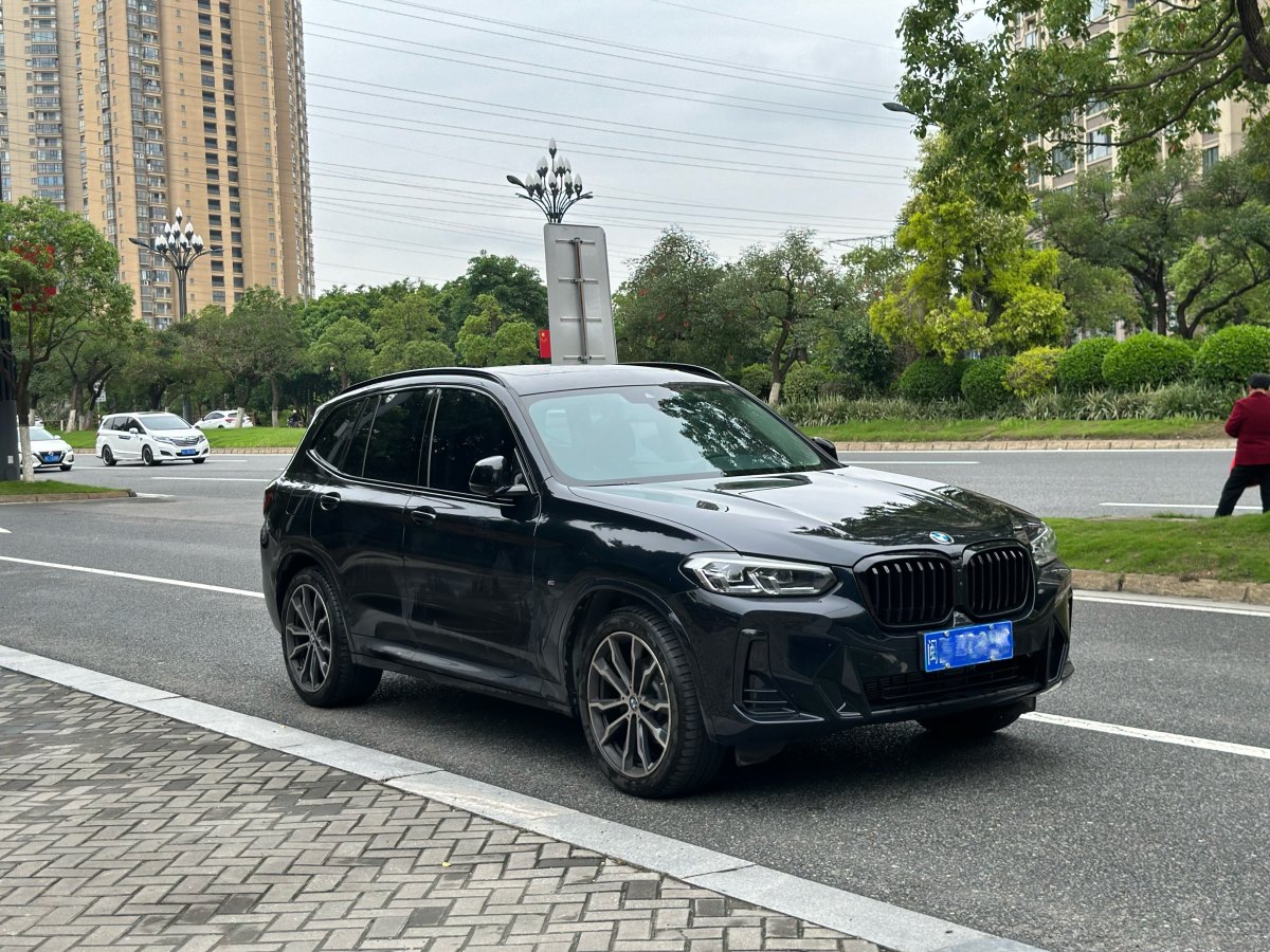 寶馬 寶馬X3  2022款 改款 xDrive30i 領(lǐng)先型 M曜夜套裝圖片