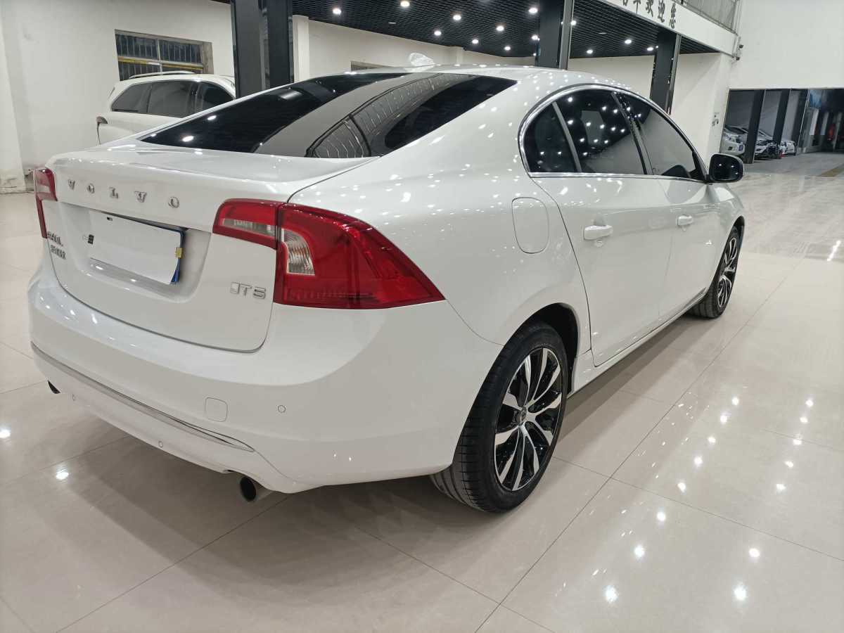 沃爾沃 S60  2014款 2.0T T5 個性運(yùn)動版(改款)圖片