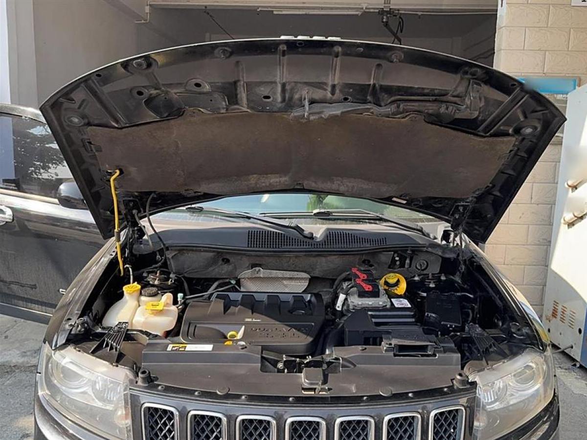 Jeep 指南者  2014款 改款 2.4L 四驅(qū)舒適版圖片