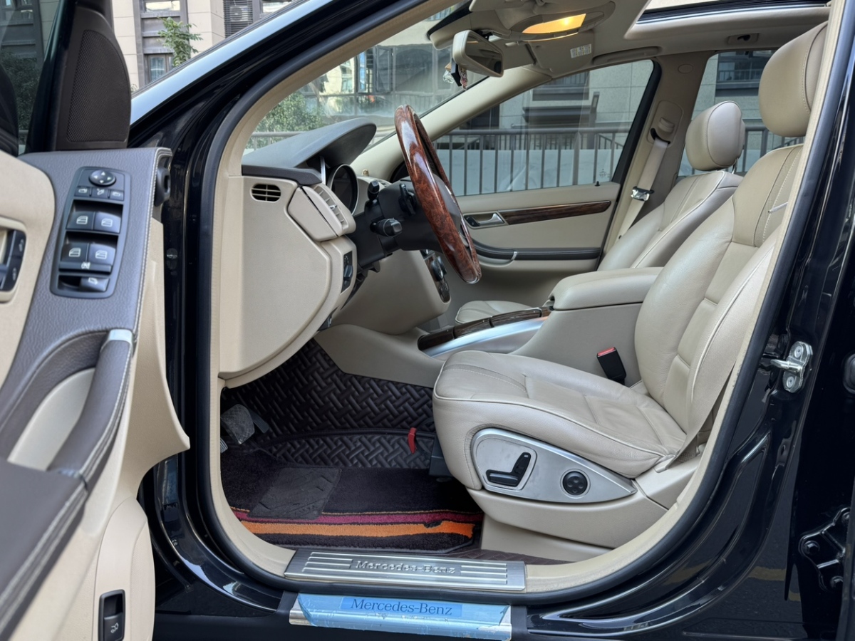 奔馳 奔馳R級(jí)  2010款 R 350 L 4MATIC Grand Edition圖片