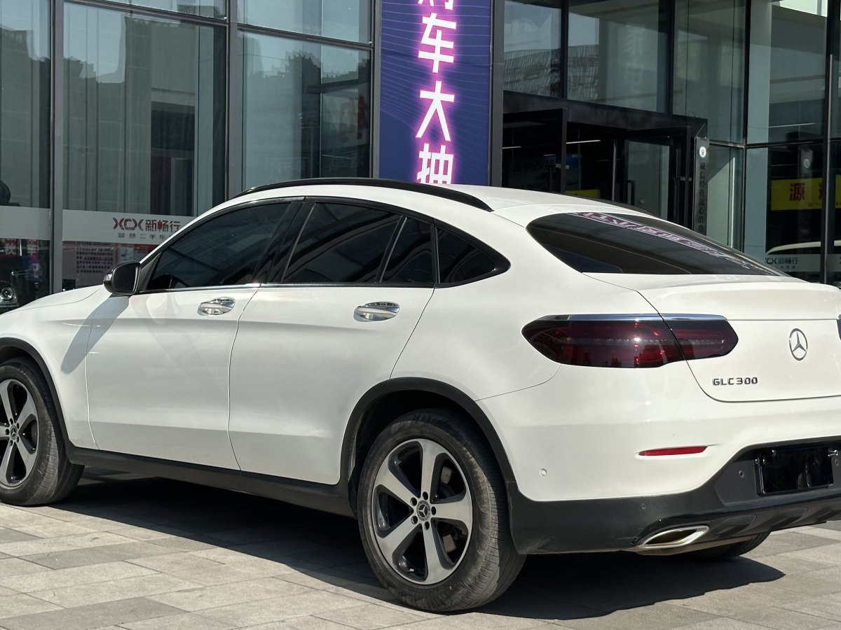 奔馳 奔馳GLC  2023款 改款 GLC 260 4MATIC 轎跑SUV圖片