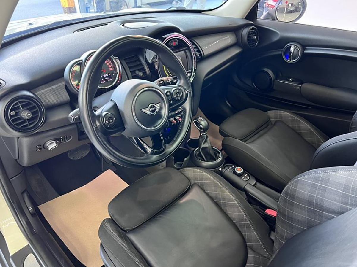 2018年6月MINI CLUBMAN  2016款 改款 1.5T COOPER