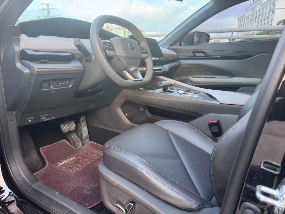 長安 長安UNI-V  2022款 1.5T 尊貴型圖片