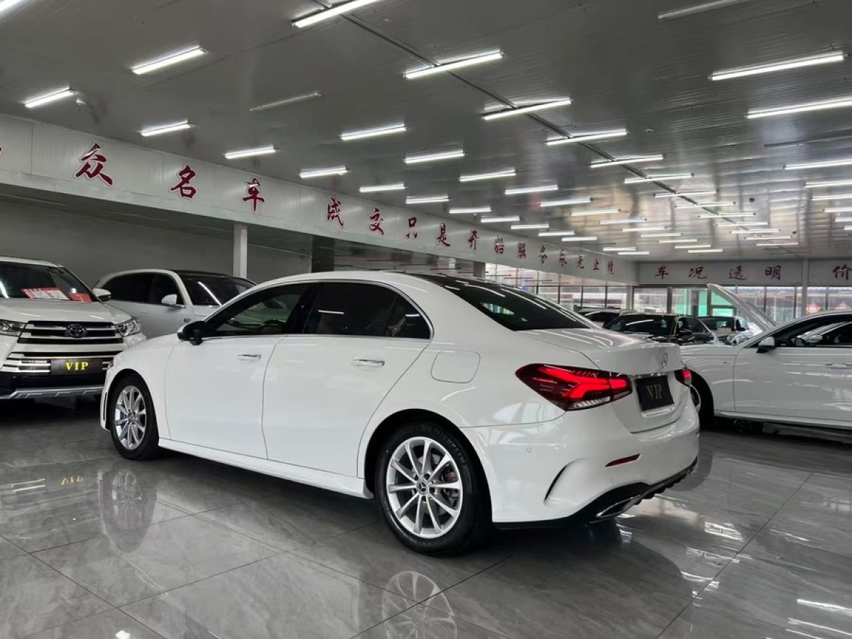 奔馳 奔馳A級  2020款 改款 A 200 L 運動轎車動感型圖片