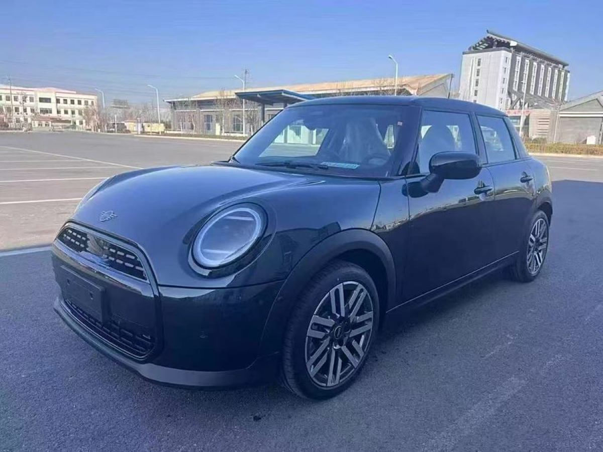 2025年2月MINI MINI  2025款 1.5T COOPER 經(jīng)典派 五門版