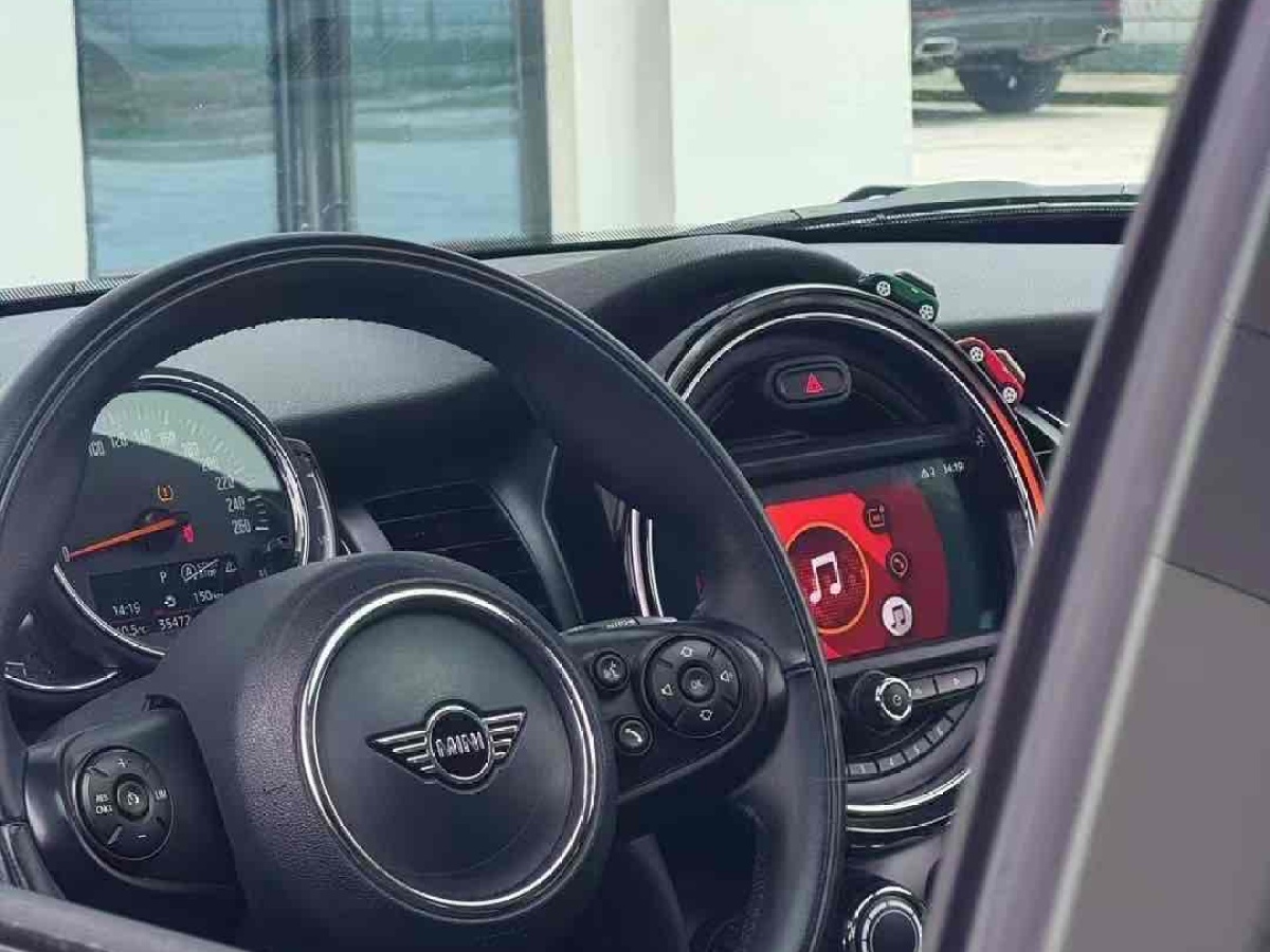 MINI MINI  2019款 2.0T COOPER S 經(jīng)典派圖片