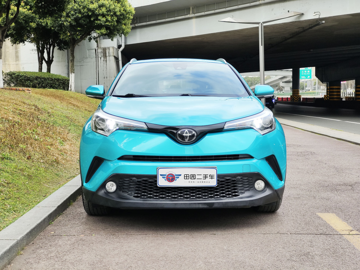 豐田 C-HR  2020款 2.0L 領(lǐng)先版圖片