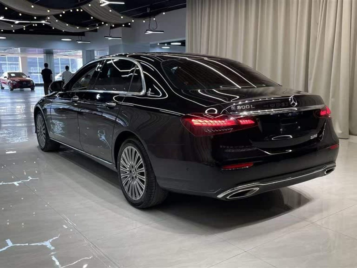 奔馳 奔馳E級(jí)  2021款 改款 E 300 L 時(shí)尚型圖片