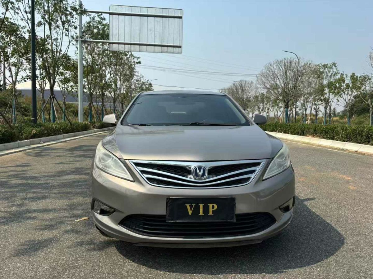 長(zhǎng)安 逸動(dòng)  2013款 1.6L 手動(dòng)尊貴型 國(guó)V圖片