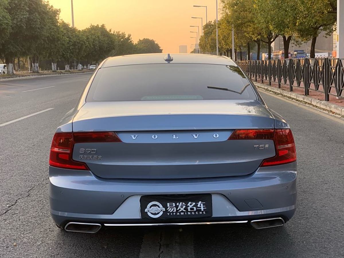 沃爾沃 S90  2020款 改款 T5 智遠(yuǎn)豪華版圖片