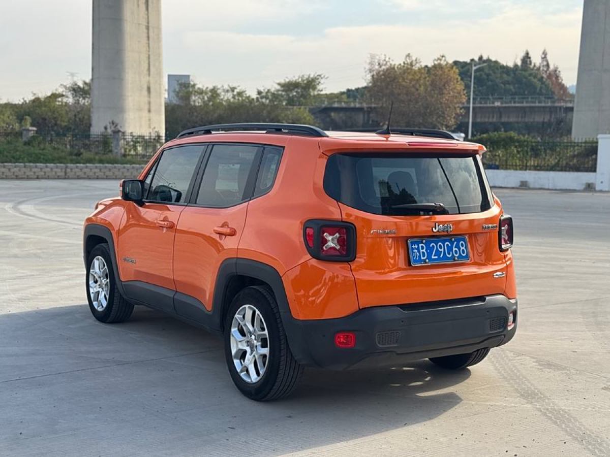 Jeep 自由俠  2018款 互聯(lián)大屏版 180T 自動(dòng)勁能版圖片