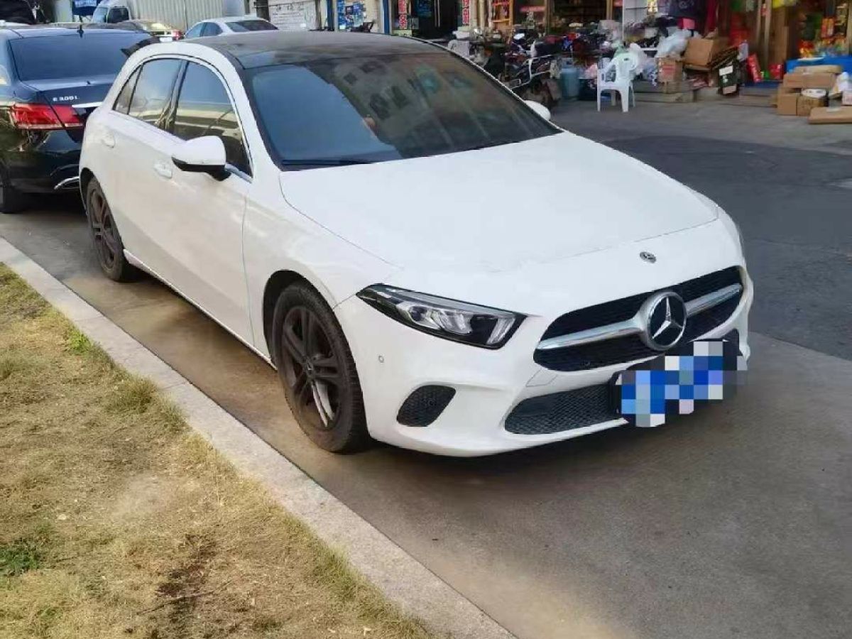 奔馳 奔馳A級  2019款  A 220 L 4MATIC 運(yùn)動轎車圖片