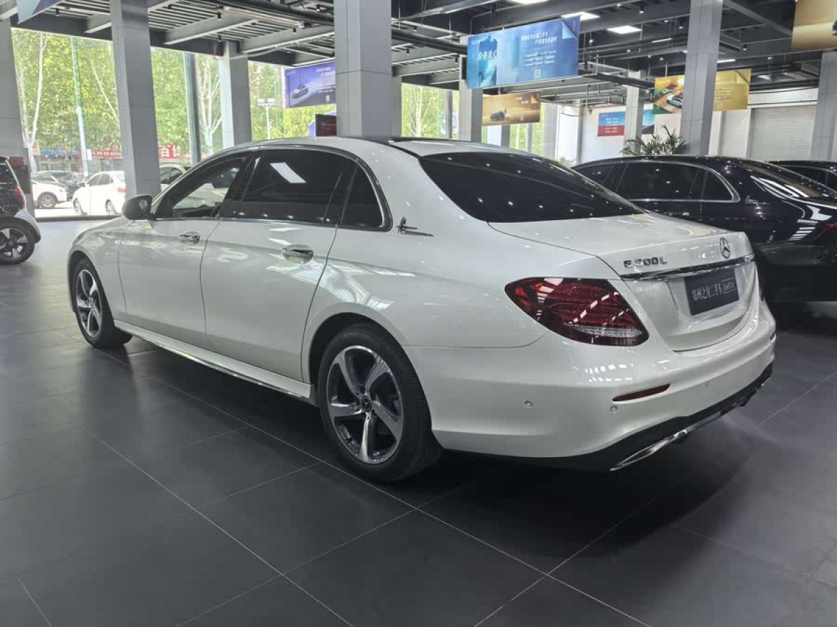 奔馳 奔馳E級(jí)  2018款 改款 E 300 L 運(yùn)動(dòng)豪華型圖片