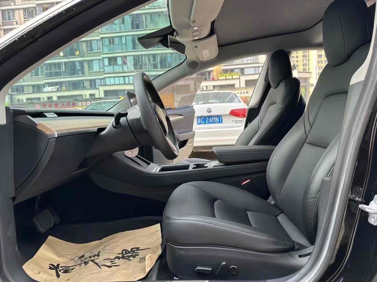 特斯拉 Model 3  2021款 標(biāo)準(zhǔn)續(xù)航后驅(qū)升級版 3D6圖片