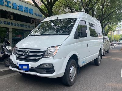 2019年7月 上汽大通 V80 2.0T Plus 6擋手動(dòng)傲運(yùn)通短軸中頂5/6座圖片