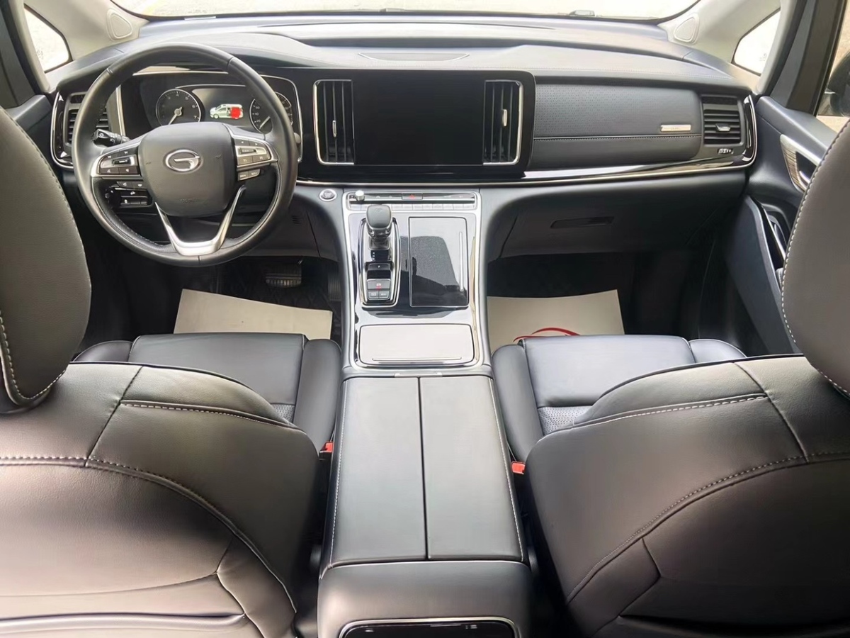廣汽傳祺 M8  2021款 領(lǐng)秀系列 390T 尊享版圖片