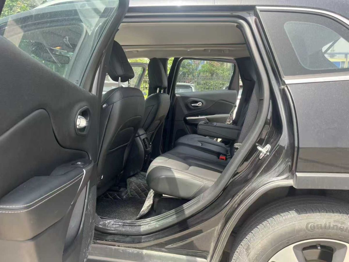 Jeep 自由光  2019款 2.0T 四驅(qū)探享版+自動駕駛智慧包圖片