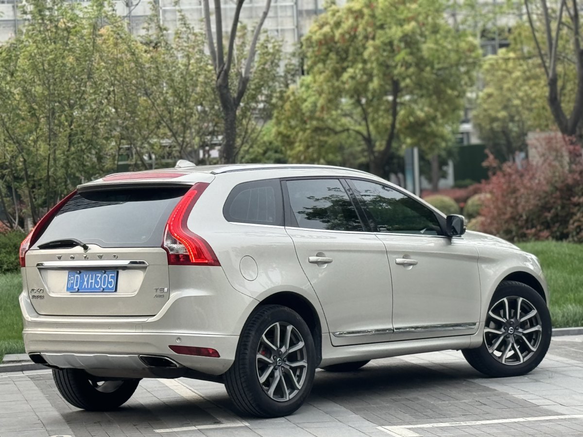 2017年12月沃尔沃 XC60  2017款 T5 AWD 智远升级版