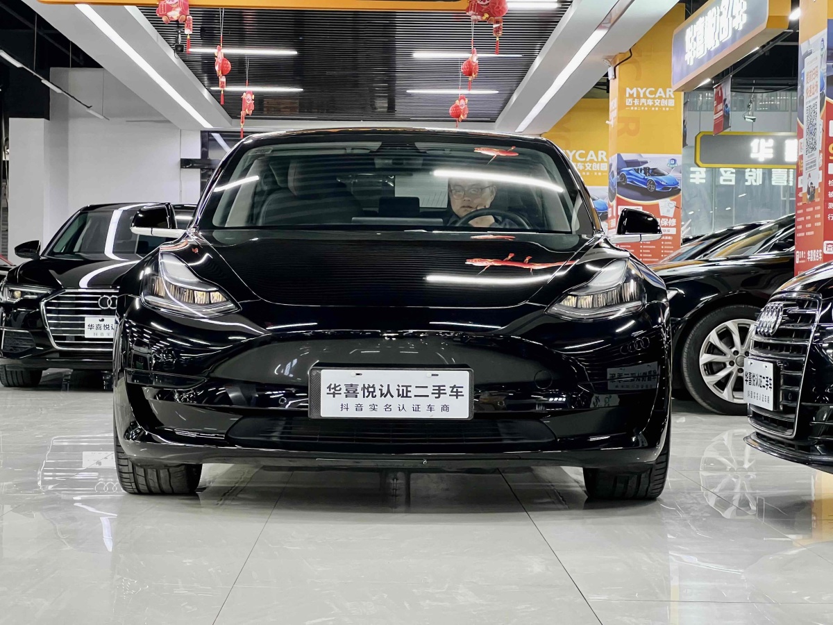 特斯拉 Model 3  2020款 改款 標(biāo)準(zhǔn)續(xù)航后驅(qū)升級版圖片