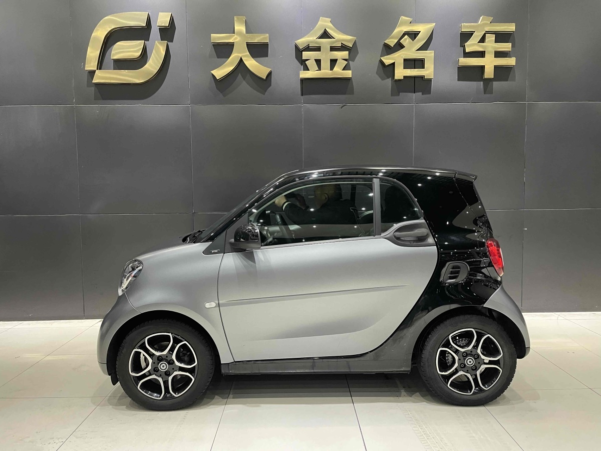 smart fortwo  2018款 0.9T 66千瓦硬頂先鋒版圖片