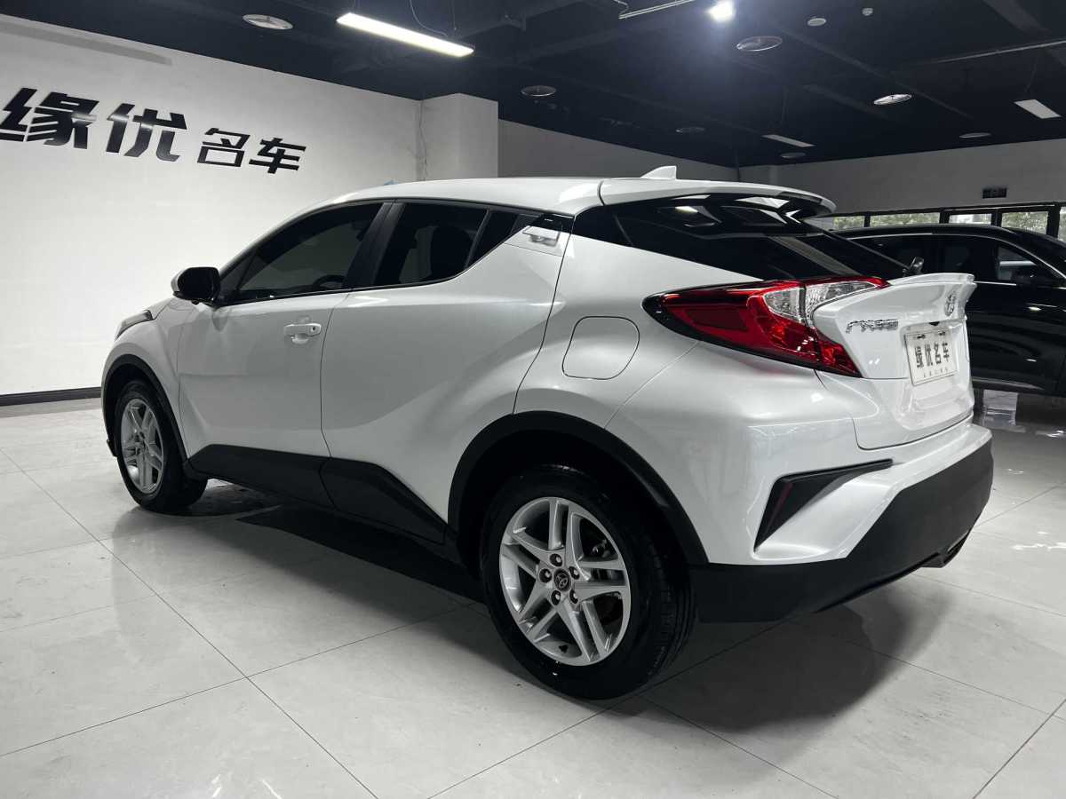 豐田 C-HR  2023款 2.0L 領(lǐng)先版圖片