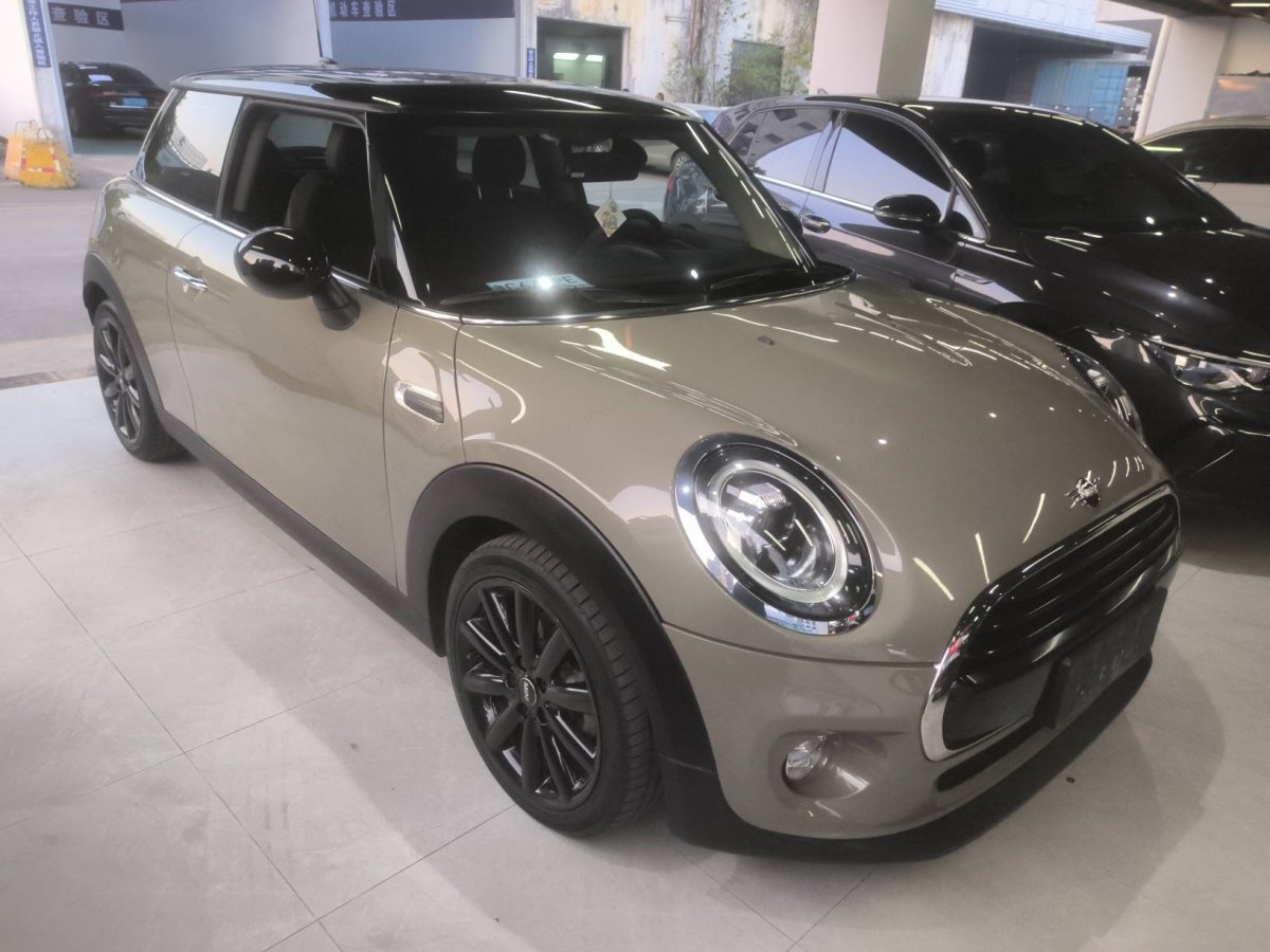 MINI COUNTRYMAN  2018款 1.5T COOPER 藝術(shù)家圖片