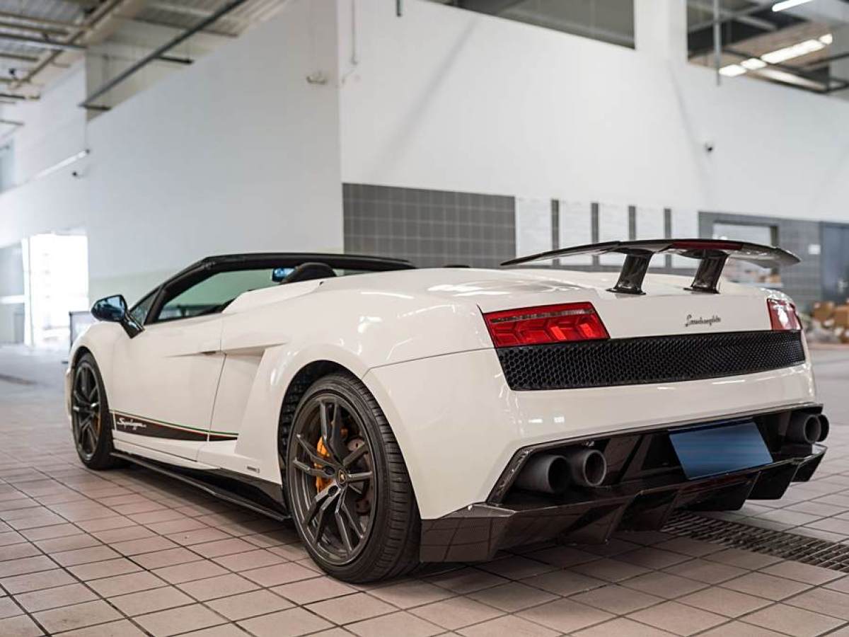 2013年7月蘭博基尼 Gallardo  2011款 LP 570-4 Spyder Performante