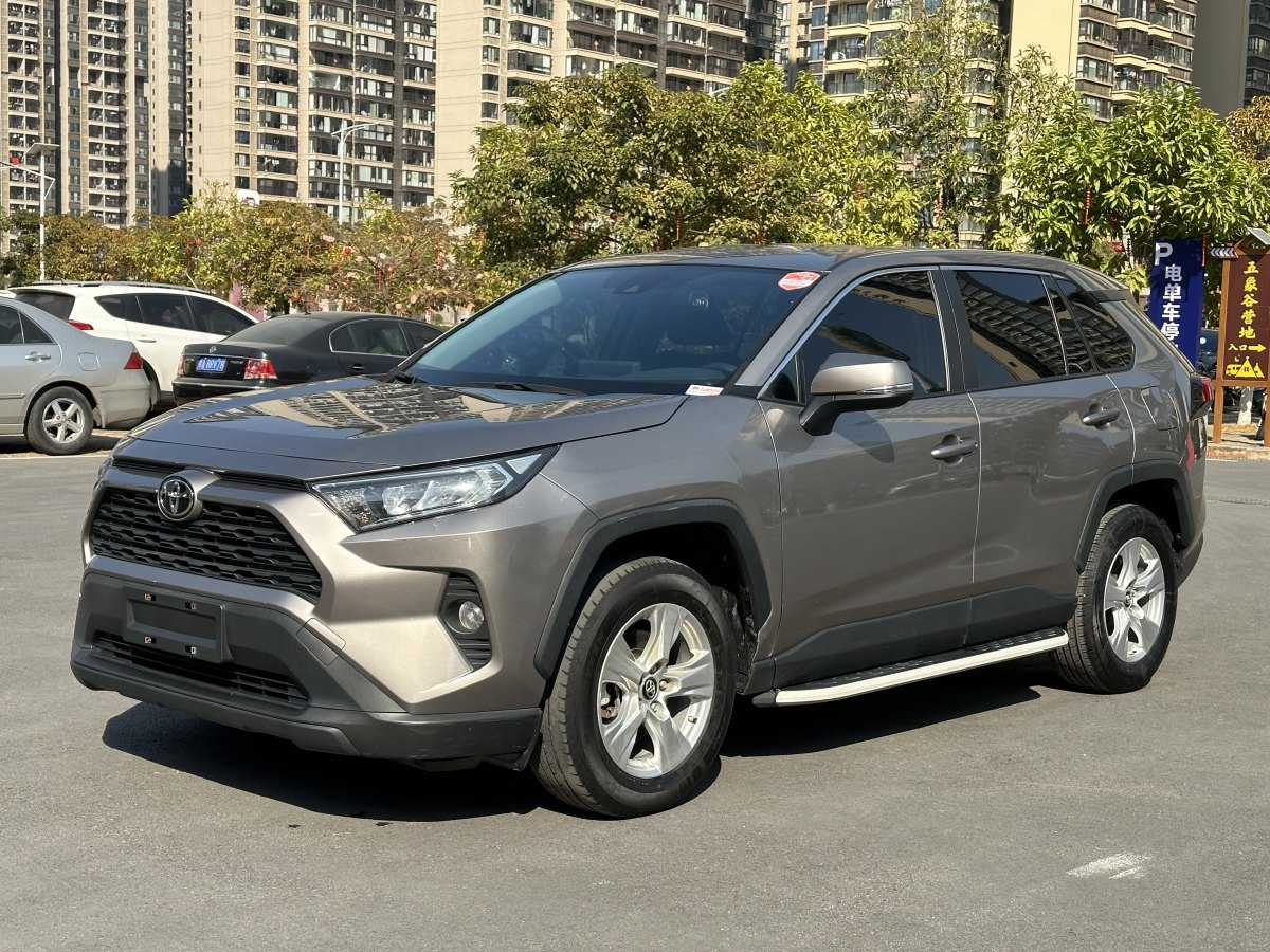 豐田 RAV4  2018款 榮放 2.0L CVT兩驅(qū)都市版圖片