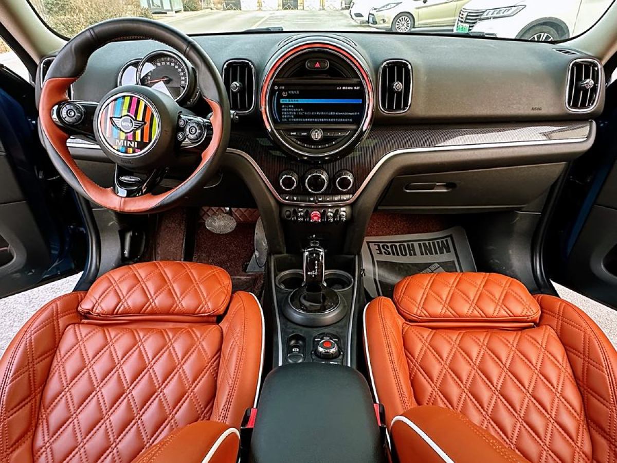 MINI COUNTRYMAN  2019款 1.5T COOPER ALL4 藝術(shù)家周末旅行版圖片