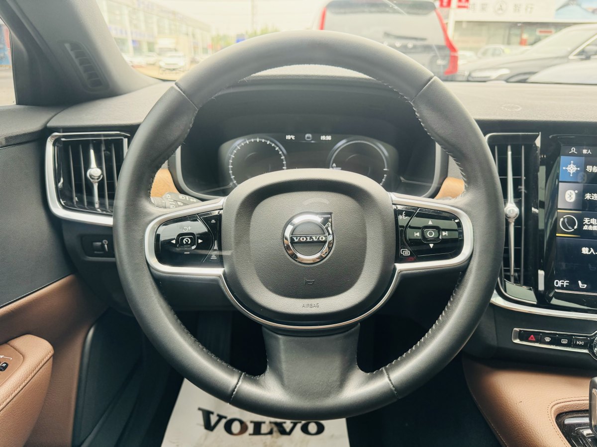 沃爾沃 S90新能源  2021款 T8 E驅(qū)混動 智逸豪華版圖片