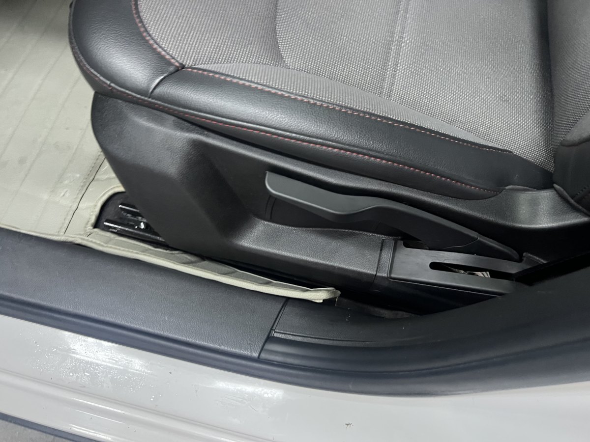 觀致 觀致3  2015款 都市SUV 1.6T 自動(dòng)型動(dòng)派增強(qiáng)型圖片