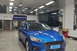 ?？怂?福特 三廂 EcoBoost 180 自動(dòng)鋒潮型