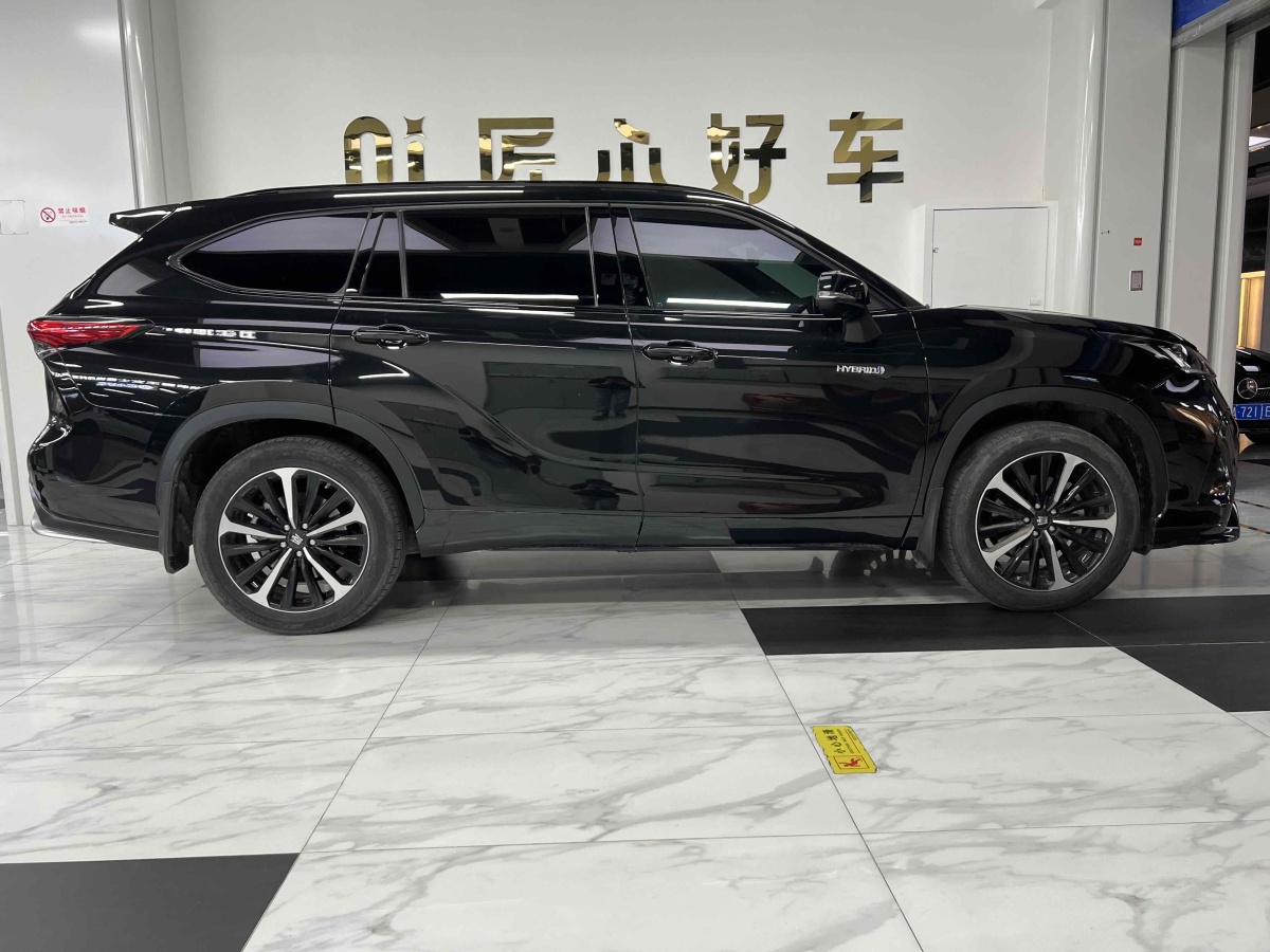 丰田 皇冠陆放  2022款 2.5L HEV四驱尊贵版图片