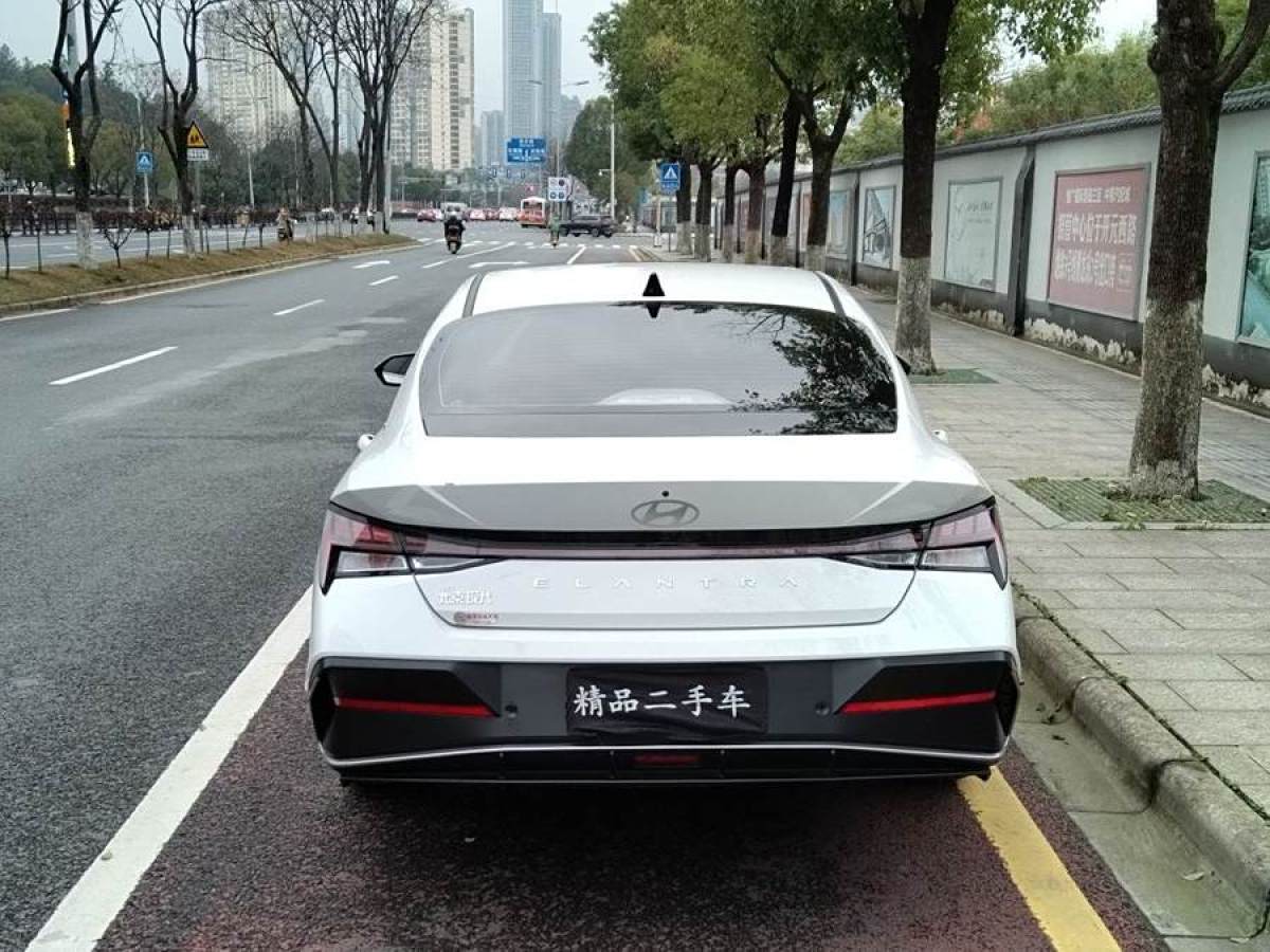 2023年4月現(xiàn)代 伊蘭特  2023款 1.5L CVT LUX尊貴版