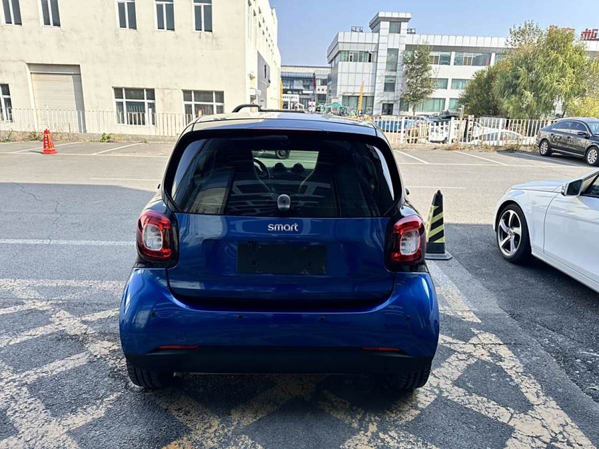 2018年12月smart fortwo  2018款 1.0L 52千瓦硬頂激情版