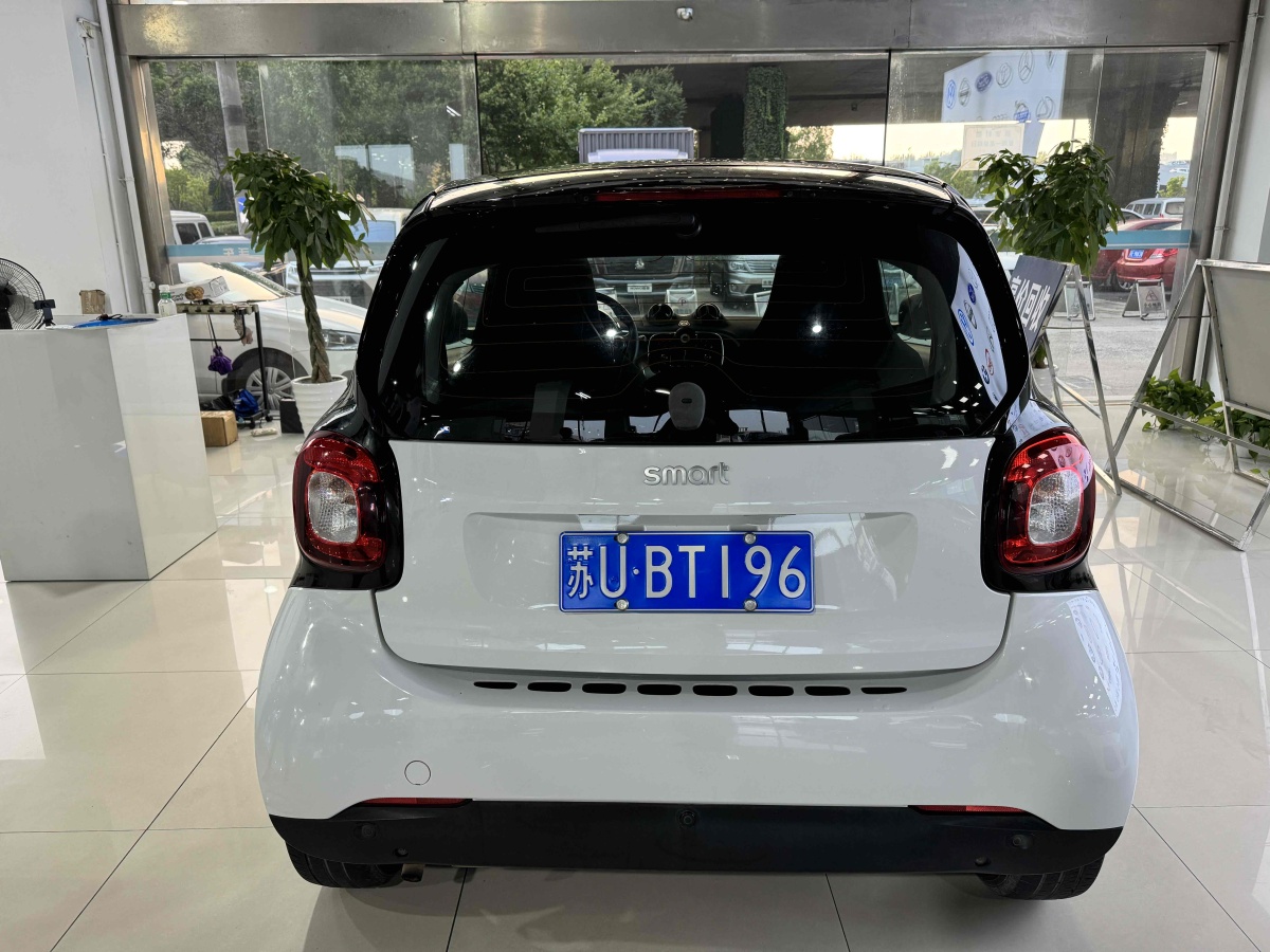 2016年4月smart fortwo  2015款 1.0L 52千瓦硬頂激情版