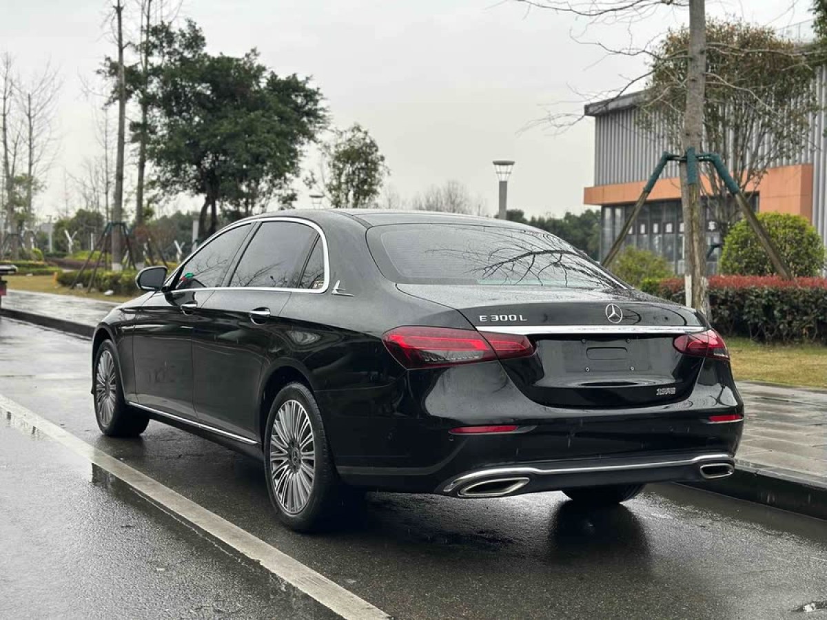 奔馳 奔馳E級  2021款 改款 E 300 L 時尚型圖片